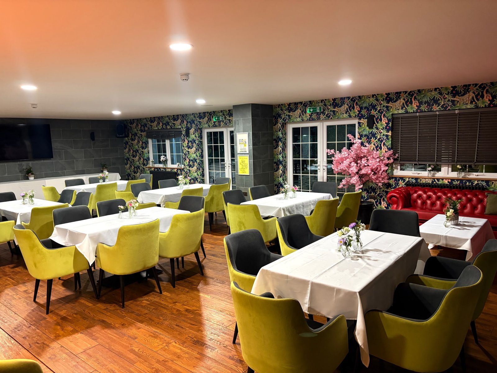 Oakwood Hotel food